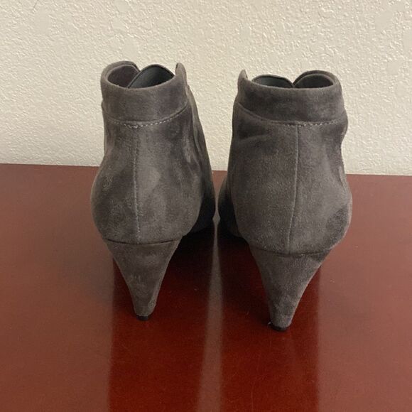 JESSICA KLINE BOOTIES BROWN SEUDE WITH A 2”HEEL!! - Picture 4 of 5